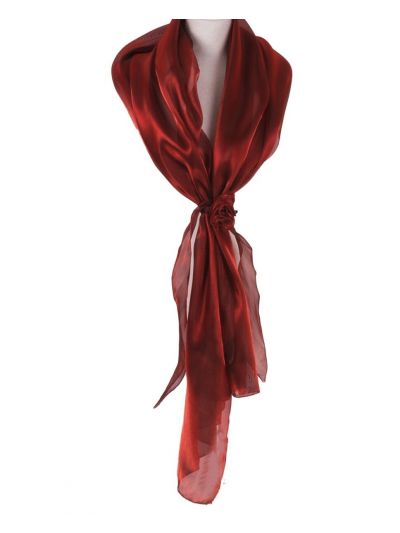 Wijnrode organza stola met rozen corsage