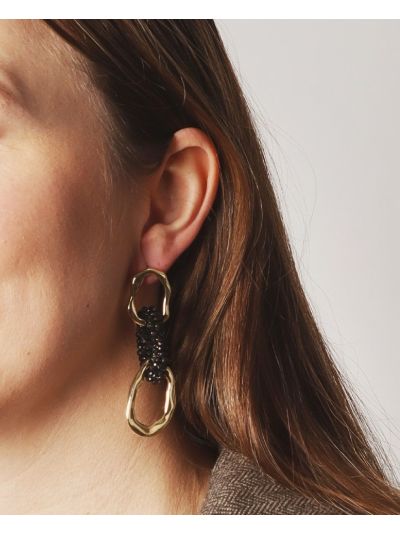 Statement oorbellen met gouden schakels en zwarte kraaltjes