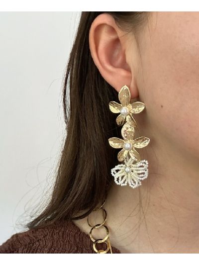 Bloemen oorbellen met parels