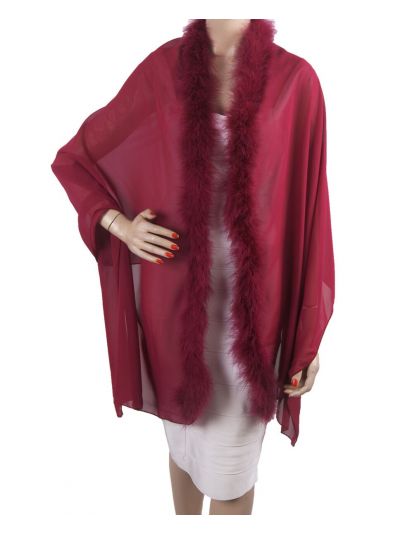 Framboosrode crêpe voile stola met maraboe veren rand
