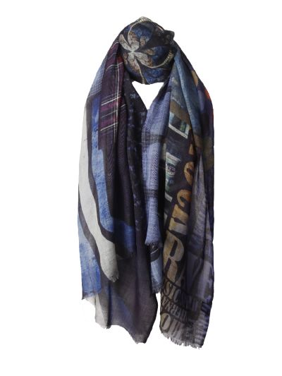 Luchtige wollen sjaal met moderne digitale print