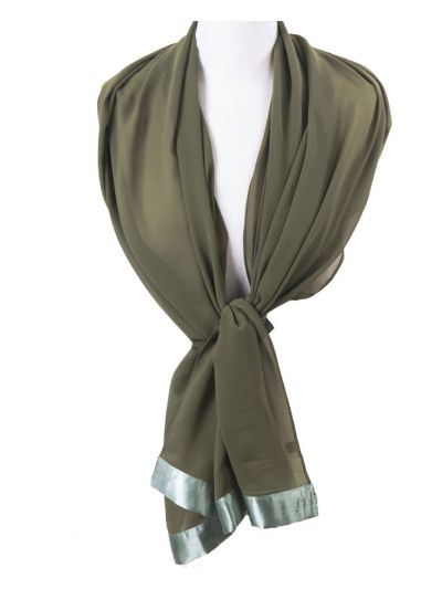 Legergroene crêpe voile stola met satijnen band 