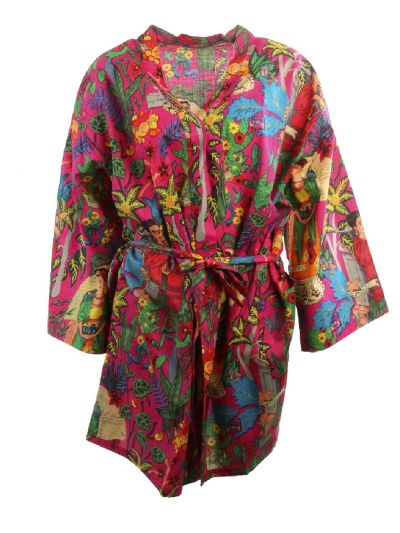Korte hardroze katoenen kimono met Frida Kahlo print