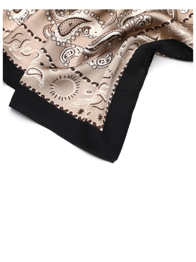 Vierkant satijn sjaaltje met paisley print