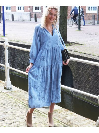 Lange broderie maxi jurk in jeansblauw