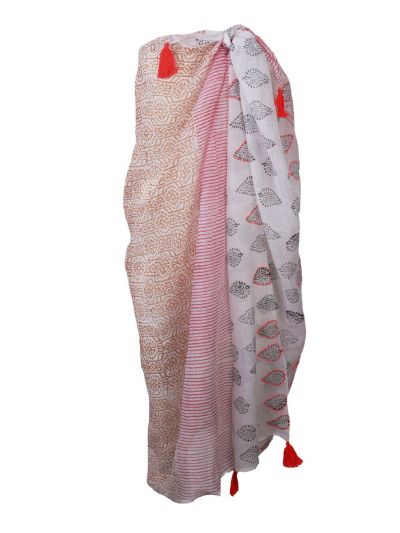 Witte sarong met ornament in goud en koraalroze