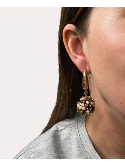 Oorhangers met kralen bolletjes in beige & donkerblauw