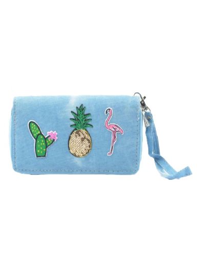 Lichtblauwe portemonnee met patches