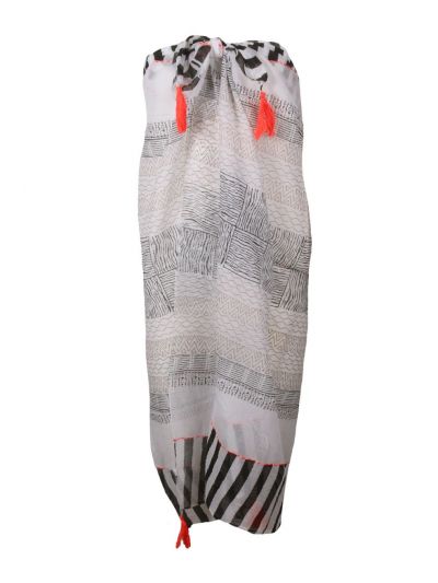 Witte sarong met ornament in goud en kwasten franjes in koraalroze