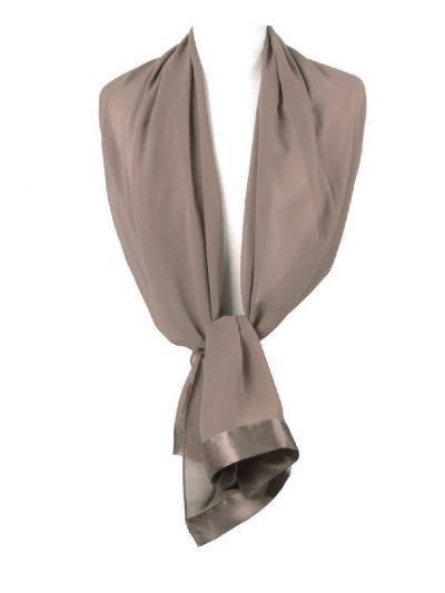 Crêpe voile stola in taupe met satijnen band