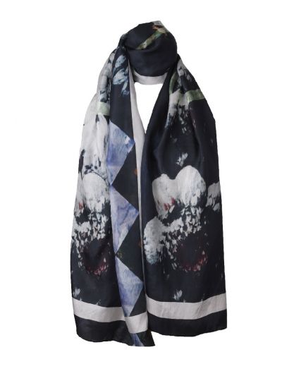 Donkerblauwe zijden sjaal met bloemenprint