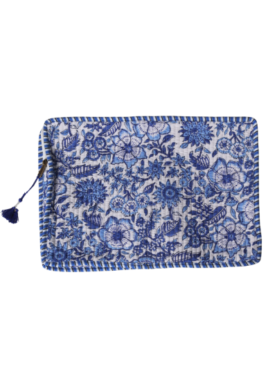 Gewatteerde laptophoes bloemenprint in blauw
