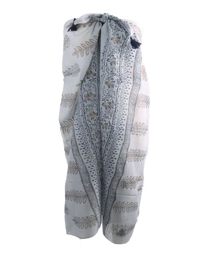 Lichtgrijze sarong met ornament motief