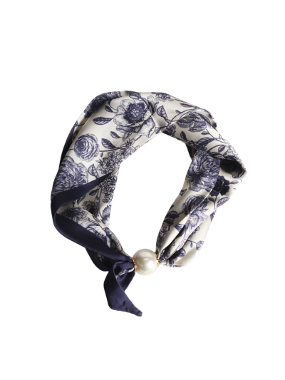 Sjaaltje met floral print en parel sluiting