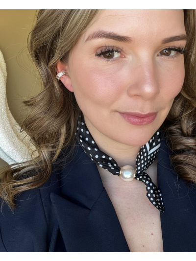 Polkadot sjaaltje met parel sluiting 