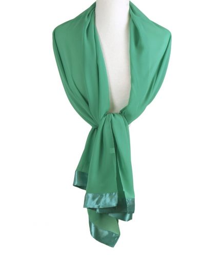 Zeegroene crêpe voile stola met satijnen rand