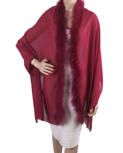 Framboosrode crêpe voile stola met maraboe veren rand