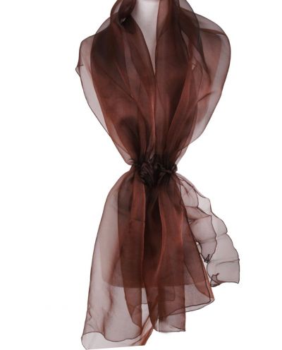 Kastanjebruine organza stola met rozencorsage