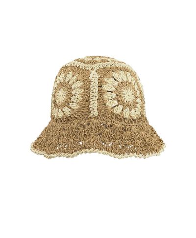 Gehaakt strohoedje met bloemmotief in camel