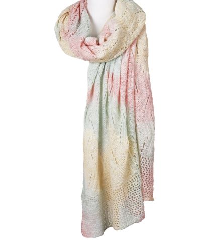 Claire gehaakte omslagdoek in pastelkleuren