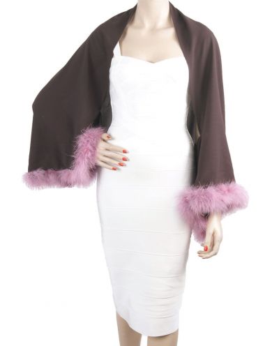 Bolero stola van bruin crêpe voile met poederroze verenrand