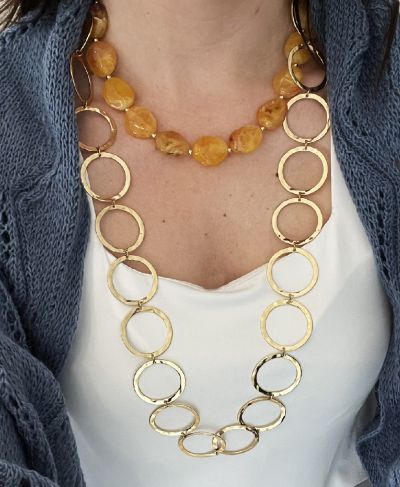 Tess kralenketting met natuursteenlook in warmgeel