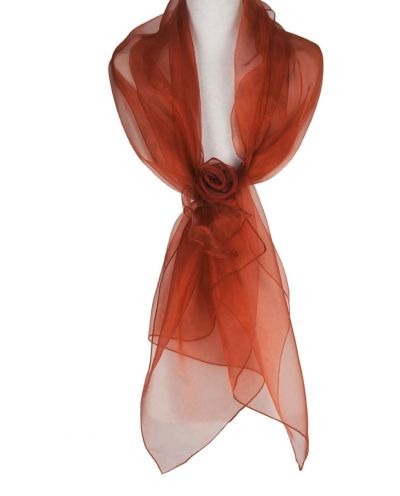 Roestbruine organza stola met rozen corsage 