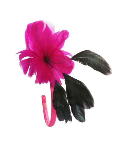 Fuchsia/zwarte hanenveren fascinator op satijn beklede haarband