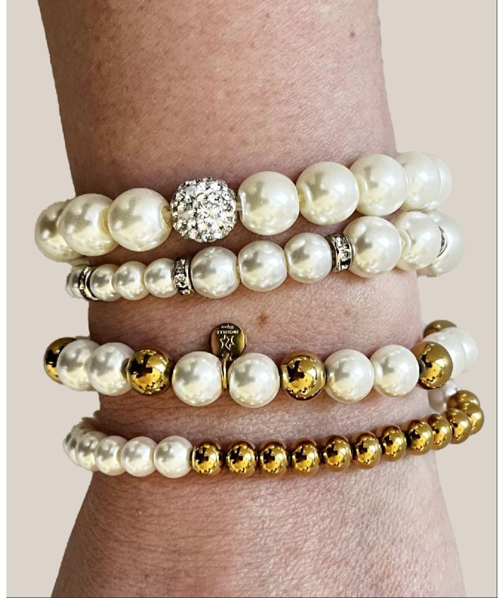 Lauri- parel armbandje met gouden kralen