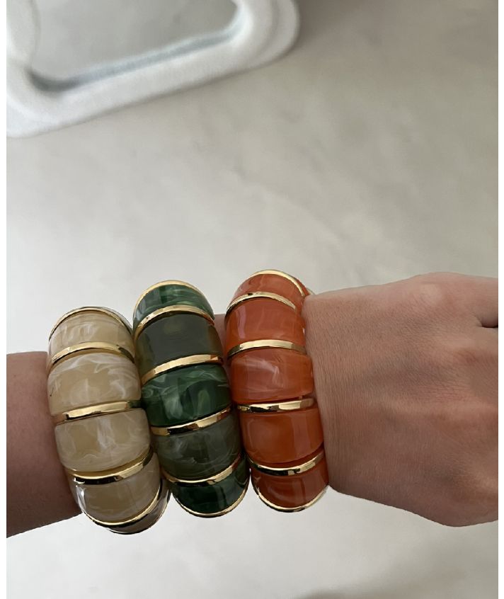 Statement armband met marmer look in ecru