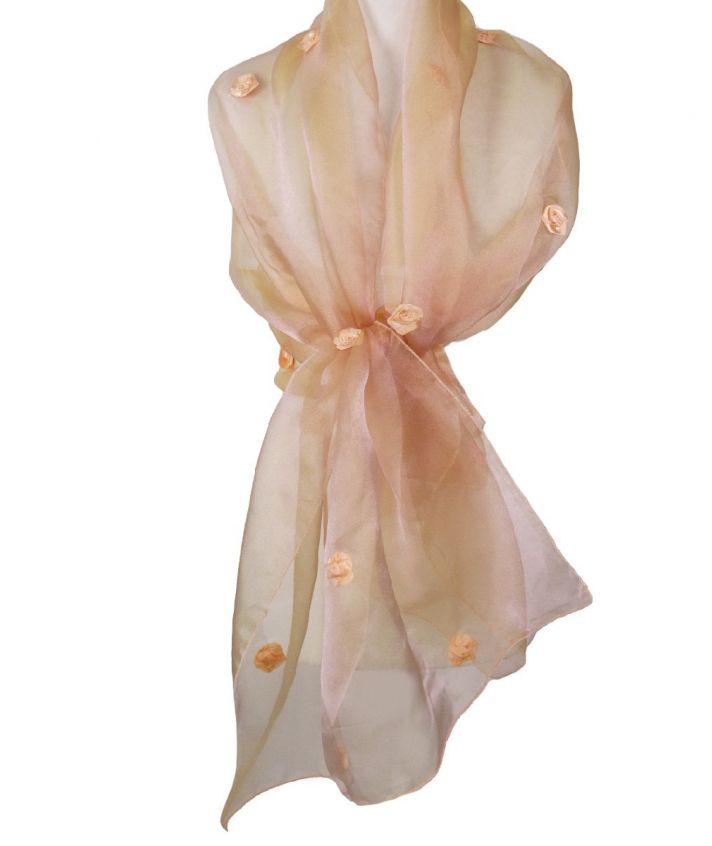 Champagne kleurige stola met roosjes