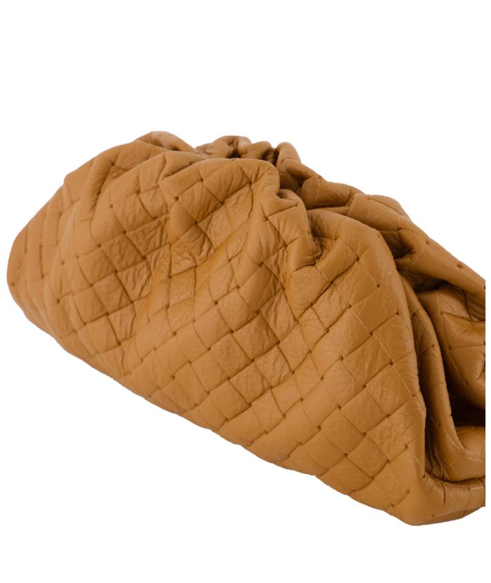 Leren gevlochten crossbody clutch in cognac