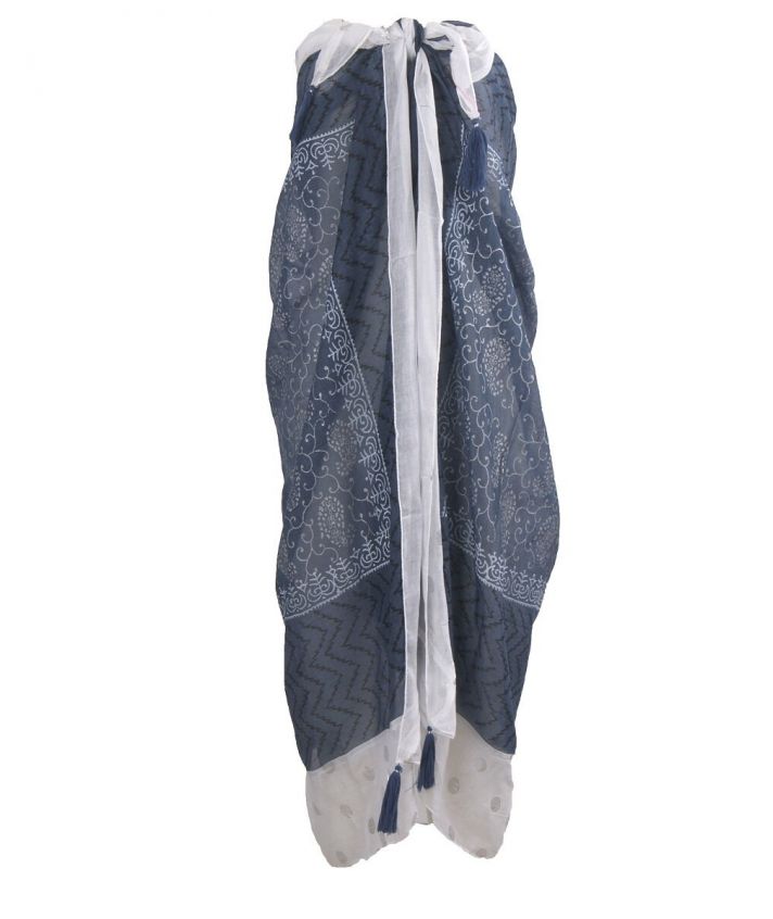Donkerblauwe pareo met ornament- en stippenprint