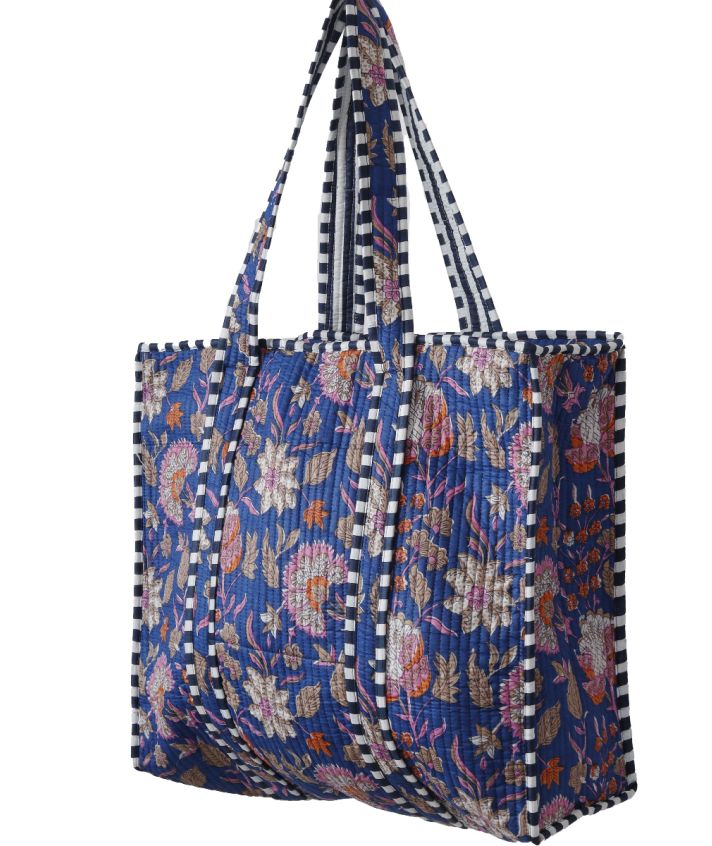 Gewatteerde shopper in donkerblauw met bloemenprint