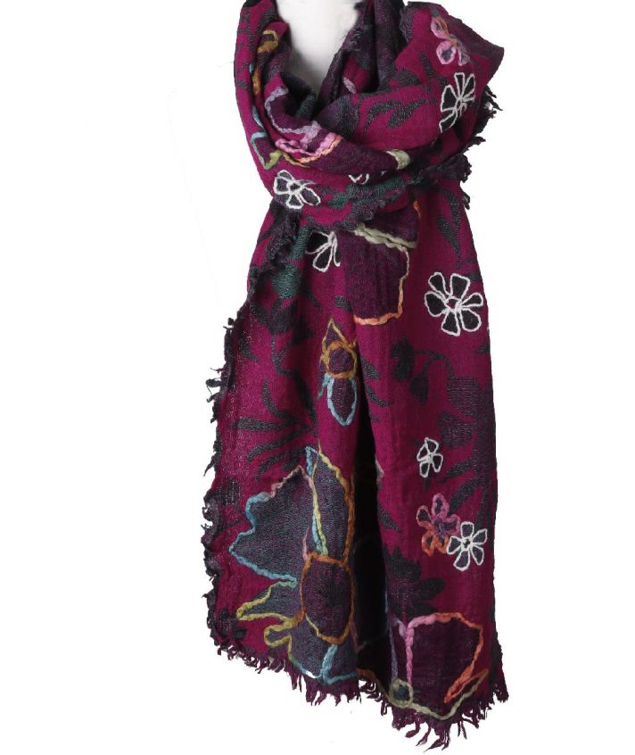 Fuchsia wollen sjaal met geborduurde bloemen