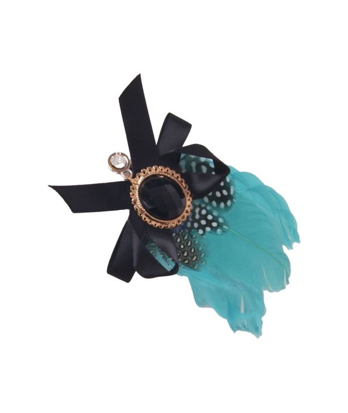 Haaraccessoire / corsage van zeegroene veertjes en een medaillon