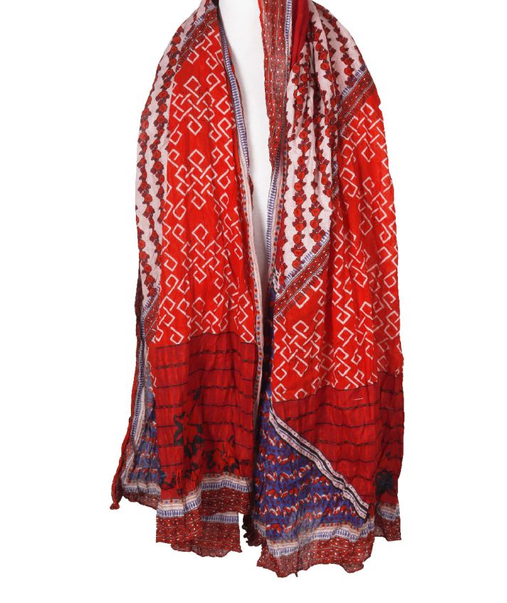 Katoenen rode sjaal met diverse prints
