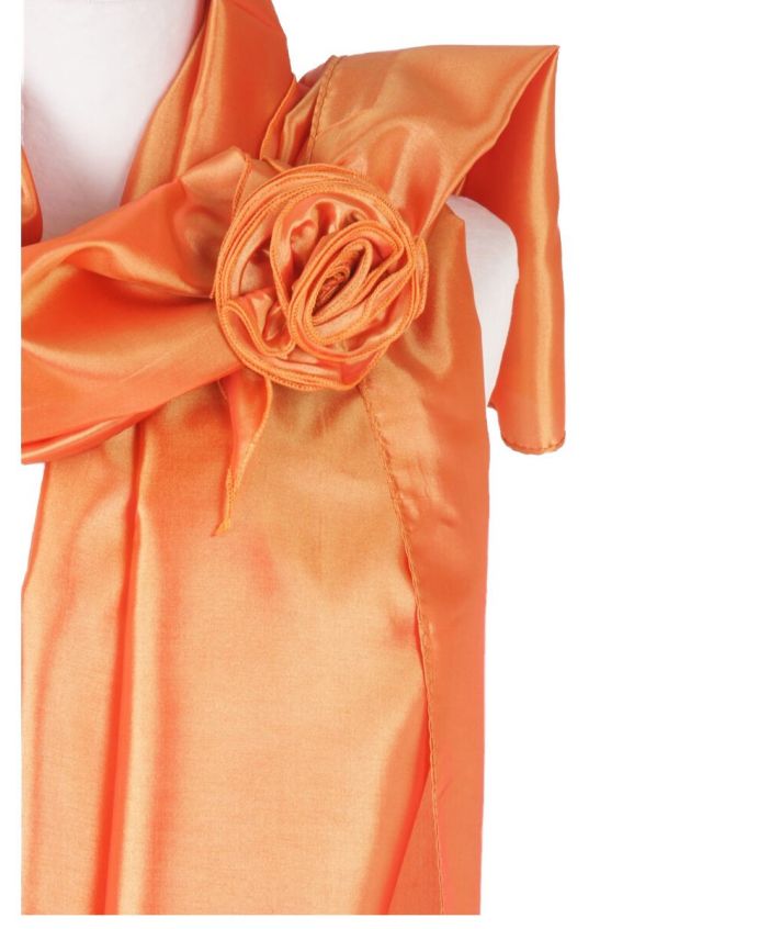 Oranje stola van taft met rozen corsage 