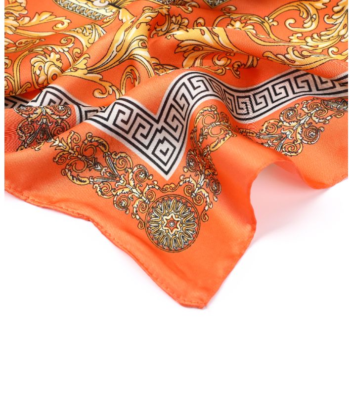 Vierkant satijnen sjaaltje – oranje met ornamentprint