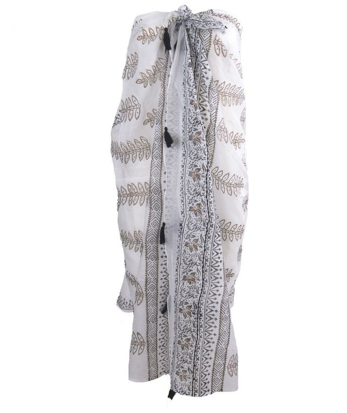 Witte pareo met ornament motief