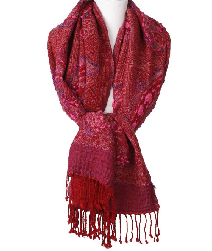 Wollen sjaal / omslagdoek in rood-roze