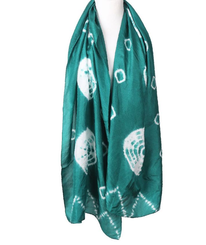 Petrolkleurige zijde sjaal met batik print