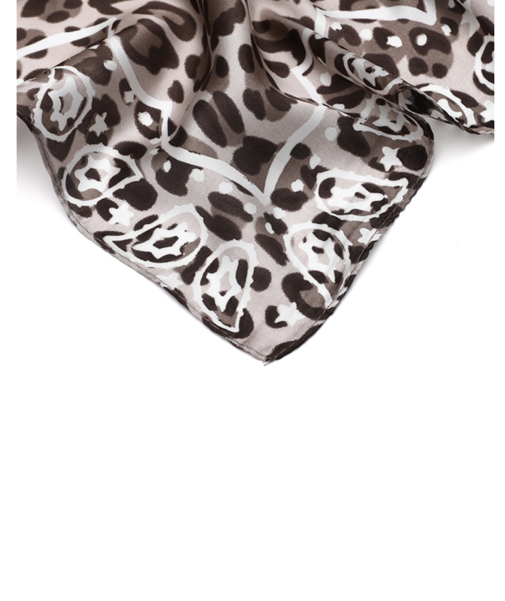 Satijn bandana sjaaltje met luipaardprint in beige