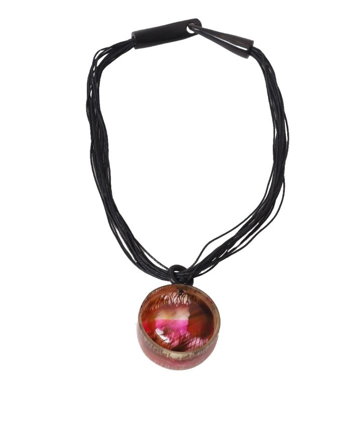 Ketting met roze-beige houten hanger