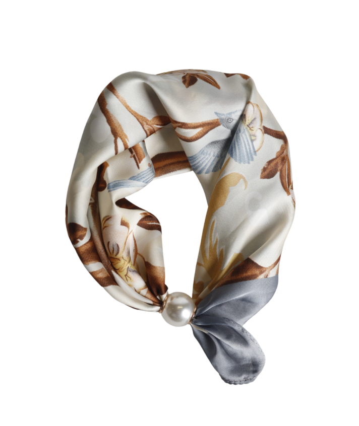 Sjaaltje met floral print en parel sluiting