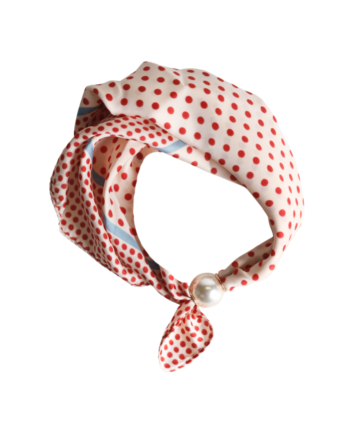 Polkadot sjaaltje met parel sluiting in rood