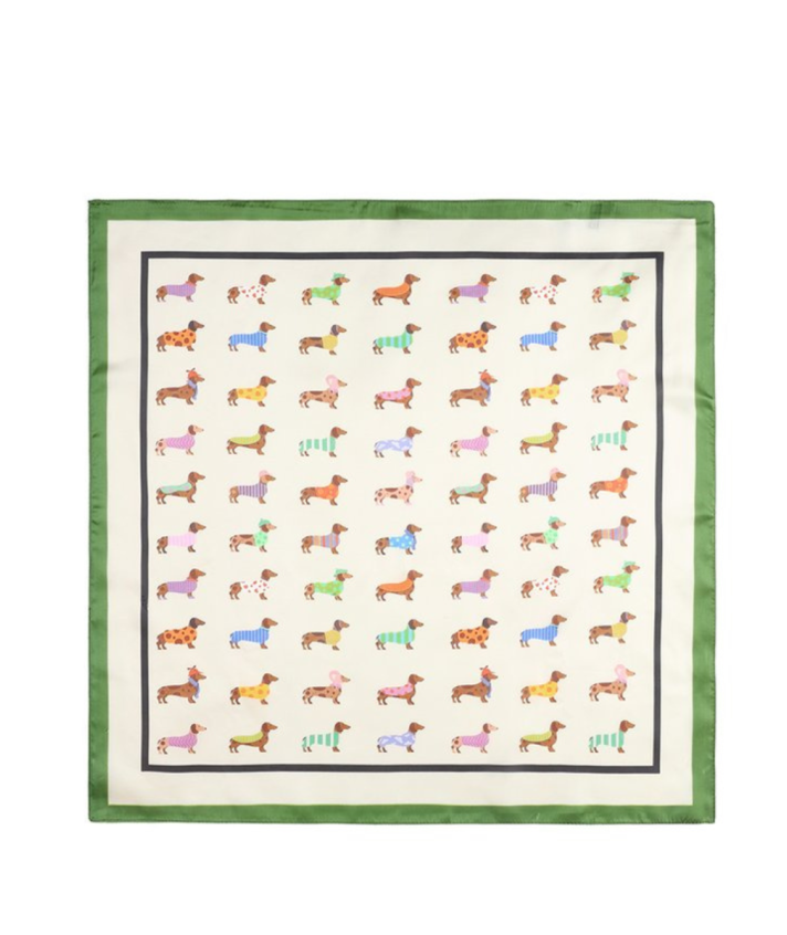 Satijn sjaaltje met teckelprint in beige