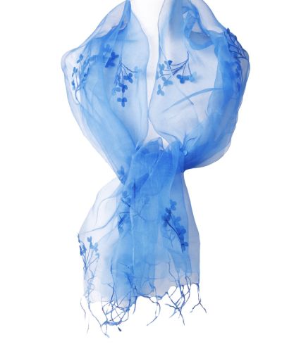 Zijden stola met sierlijke opgestikte bloemen