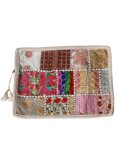 Laptophoes met patchwork borduursel