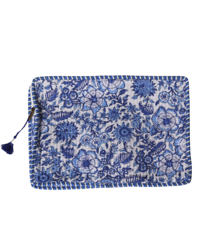 Gewatteerde laptophoes bloemenprint in blauw
